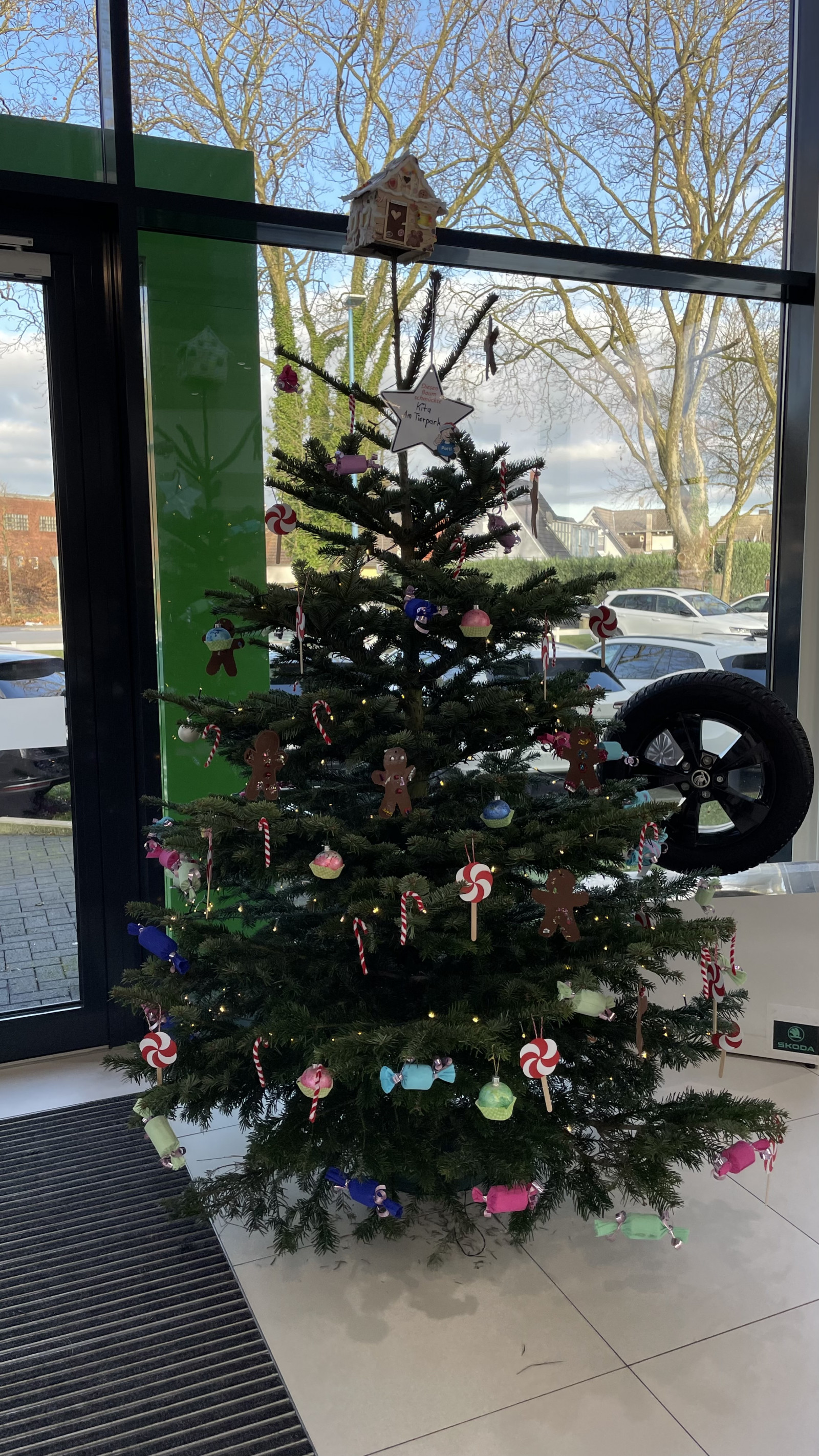 🎄 Kita-Weihnachtsbaum-Schmücken 2024 🎄 Liken, staunen und Gutes tun!
