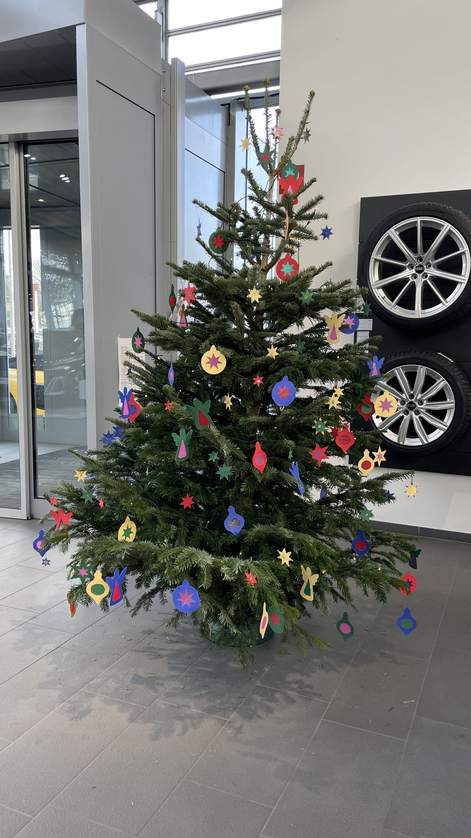 🎄 Kita-Weihnachtsbaum-Schmücken 2024 🎄 Liken, staunen und Gutes tun!