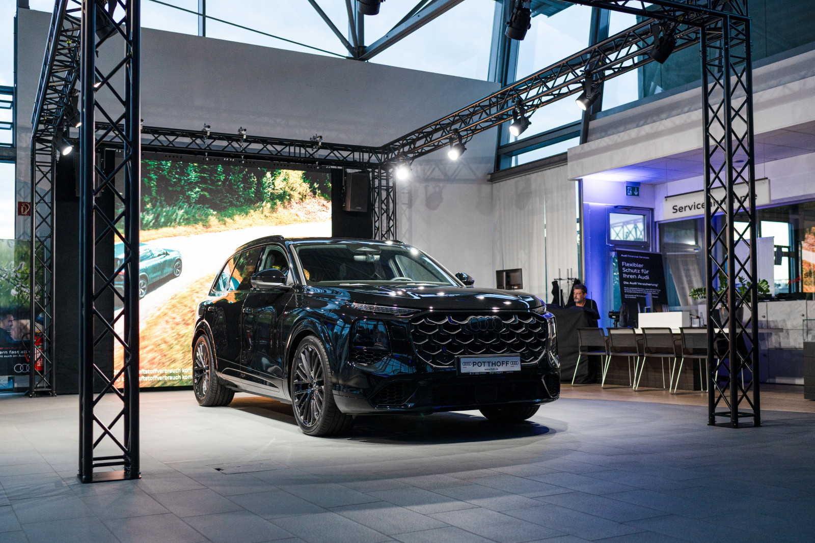 Bild: Premiere mit Stil: Der neue Audi Q7 bei POTTHOFF – im besonderen Ambiente bei ei... - 4
