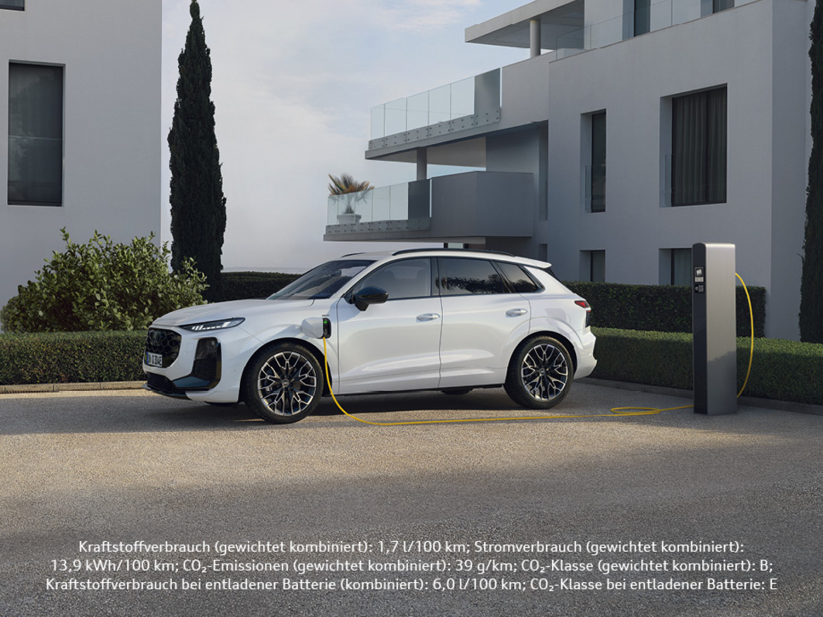 Illustration: Der neue Audi Q3 e-hybrid: Zwei Antriebe. Viele Möglichkeiten. Schon ab mtl. 333,- €¹ privat oder gewerblich leasen!