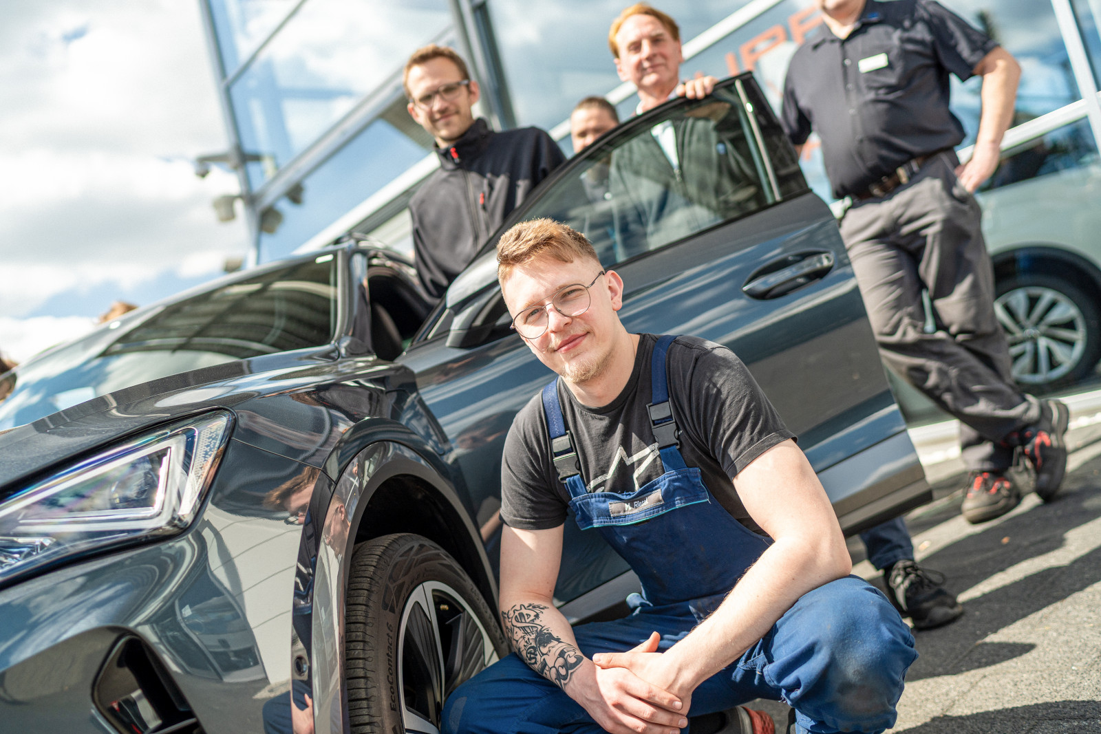 Illustration: ¡Hola! Hier ist Ihr neuer SEAT und CUPRA Servicepartner