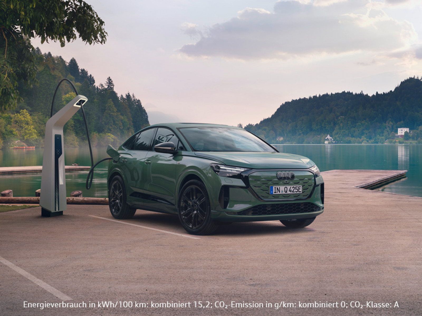 Illustration: Der neue Audi Q4 e-tron, ab 249,- €¹ mtl. bei POTTHOFF. Jeder Moment ein Upgrade.