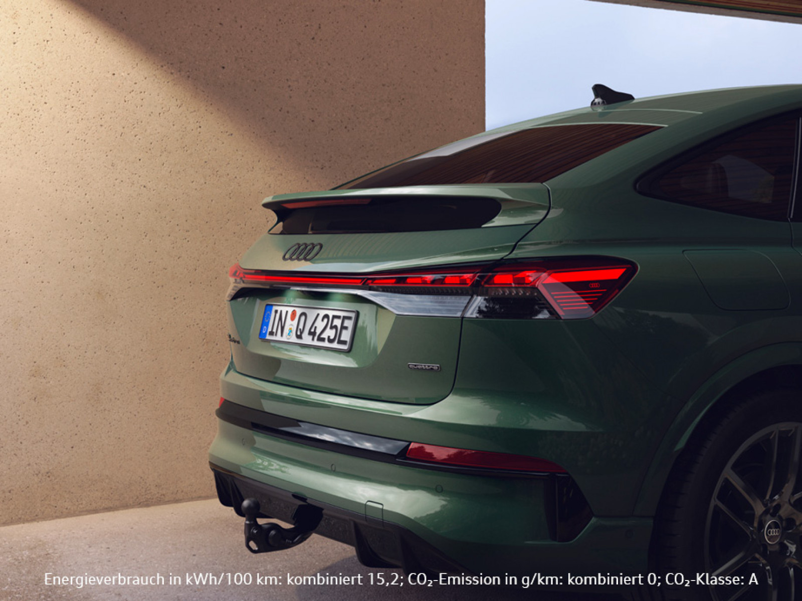 Illustration: Der neue Audi Q4 e-tron, ab 249,- €¹ mtl. bei POTTHOFF. Jeder Moment ein Upgrade.