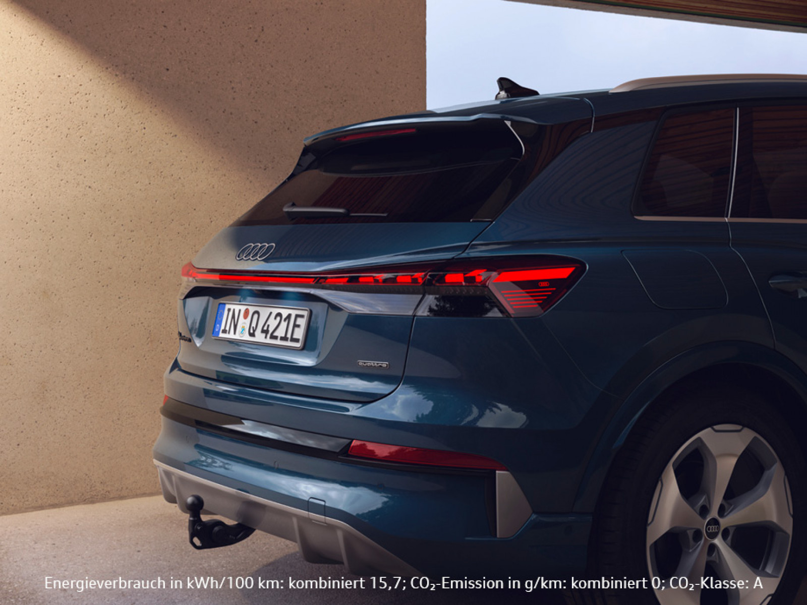 Illustration: Der neue Audi Q4 e-tron, ab 249,- €¹ mtl. bei POTTHOFF. Jeder Moment ein Upgrade.