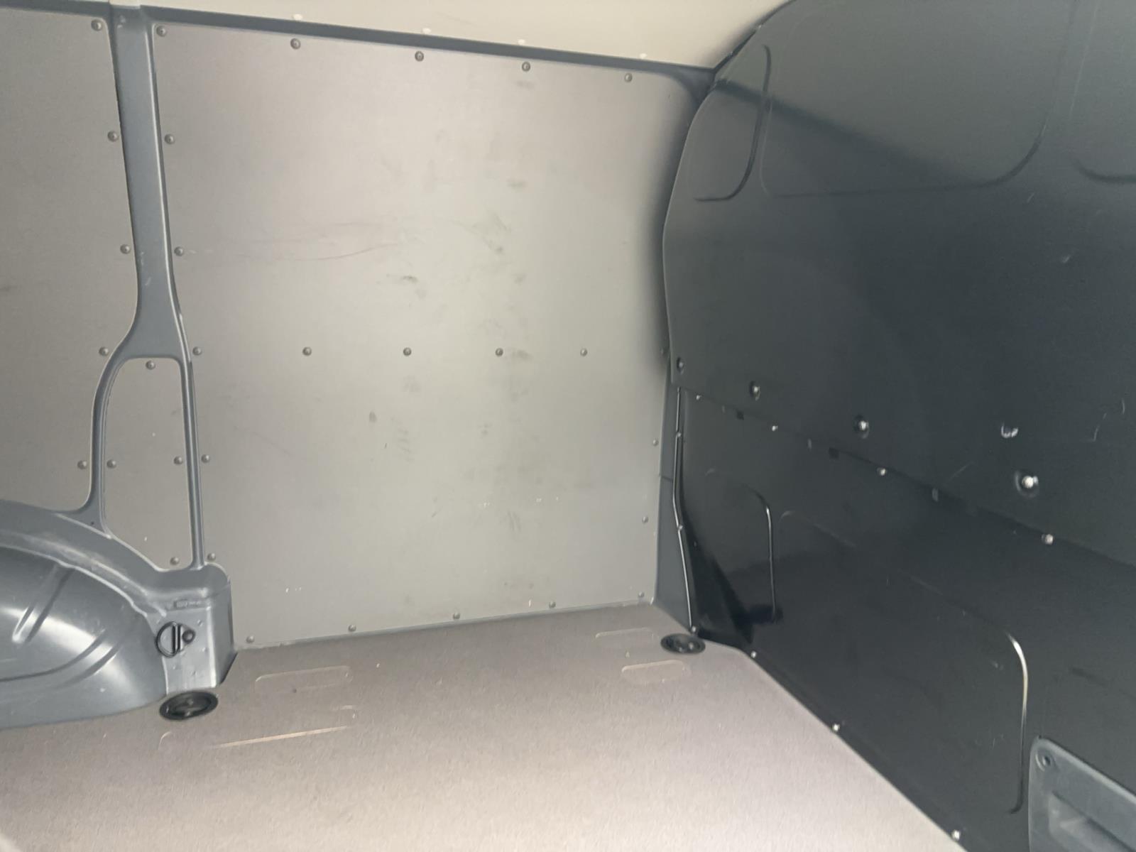 Volkswagen T6.1 Transporter Kasten 2,0 TDI Heckklappe/Navi/AHK