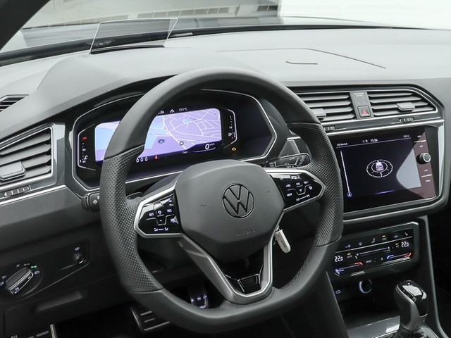 Volkswagen Tiguan 2.0 TDI DSG R-Line Black Style 4Motion Standhzg Pano AHK ParkAssist IQ.Light
