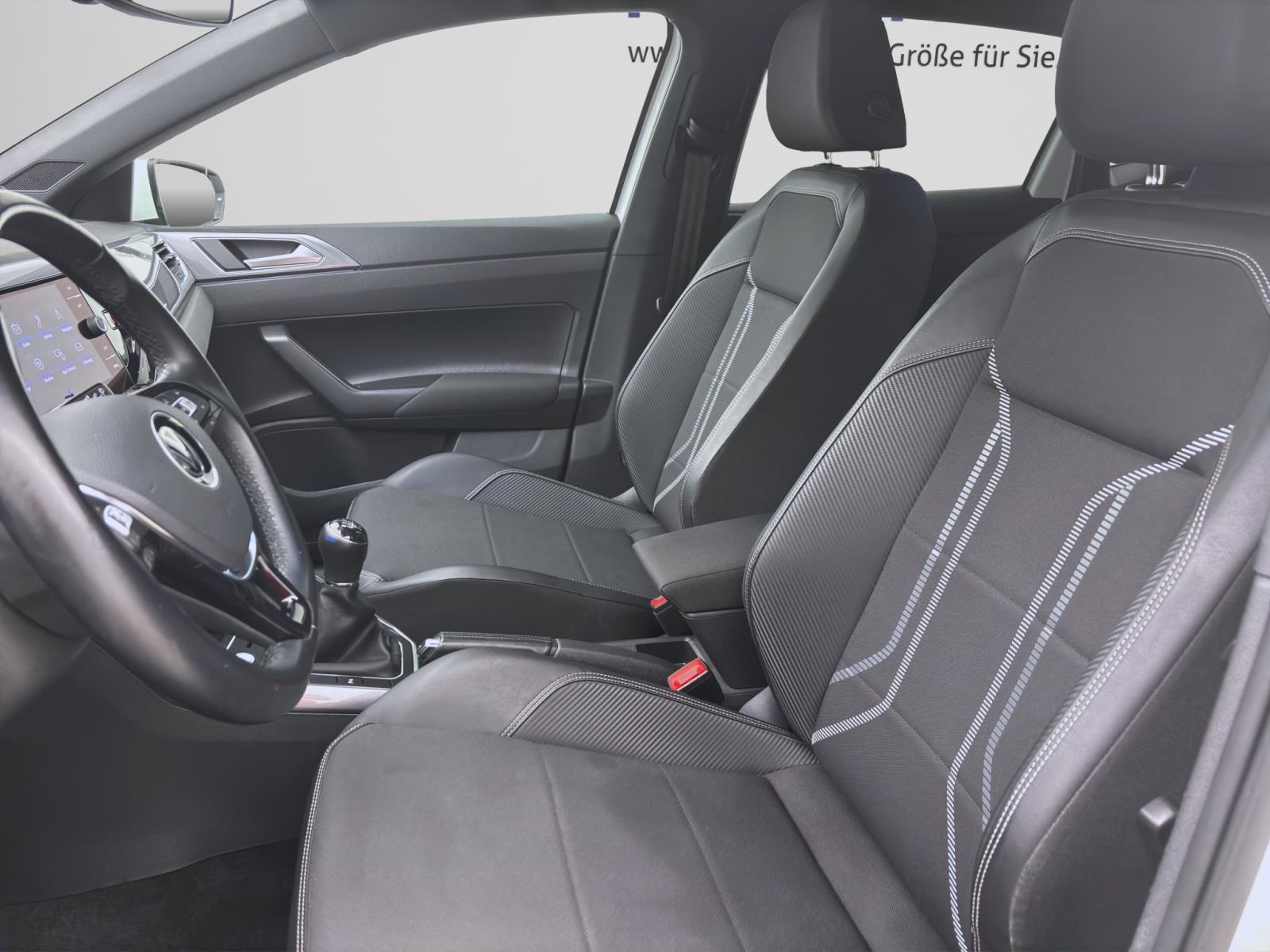 Volkswagen Polo 1.0 TSI HIGHLINE NAVI KLIMA PDC LED