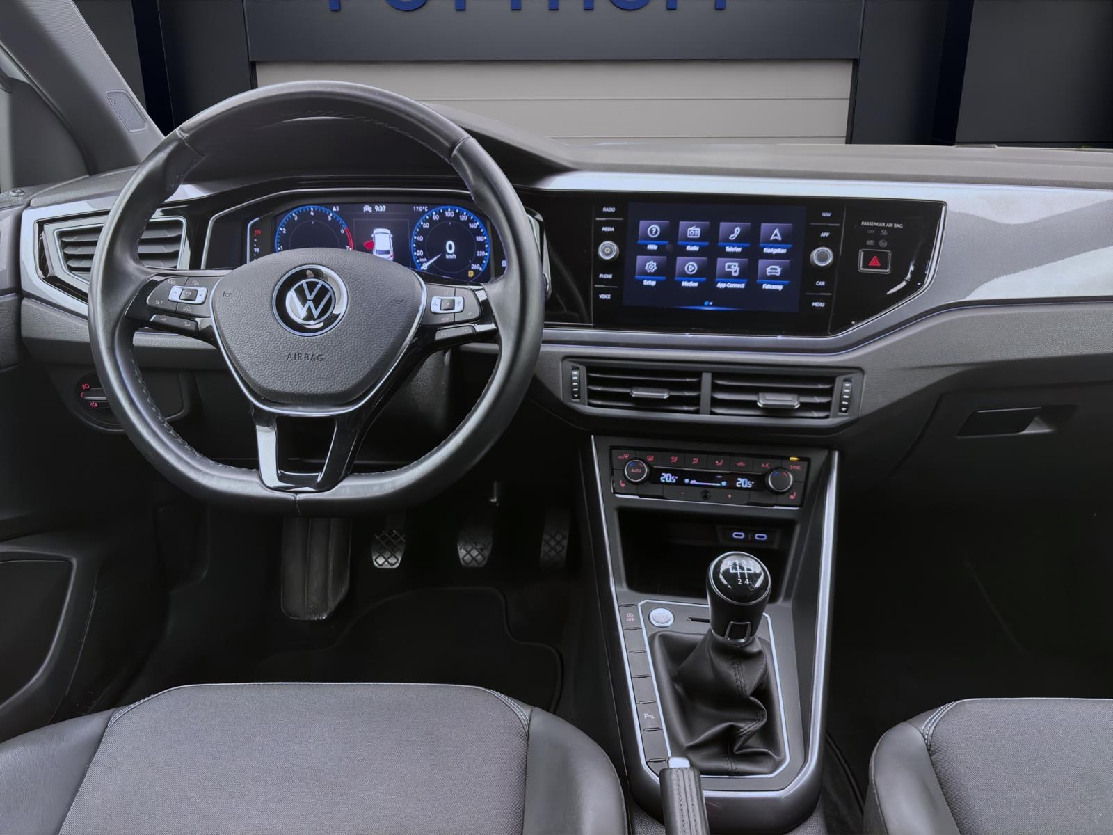 Volkswagen Polo 1.0 TSI HIGHLINE NAVI KLIMA PDC LED