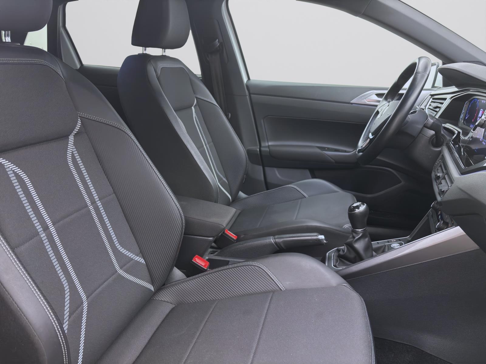 Volkswagen Polo 1.0 TSI HIGHLINE NAVI KLIMA PDC LED