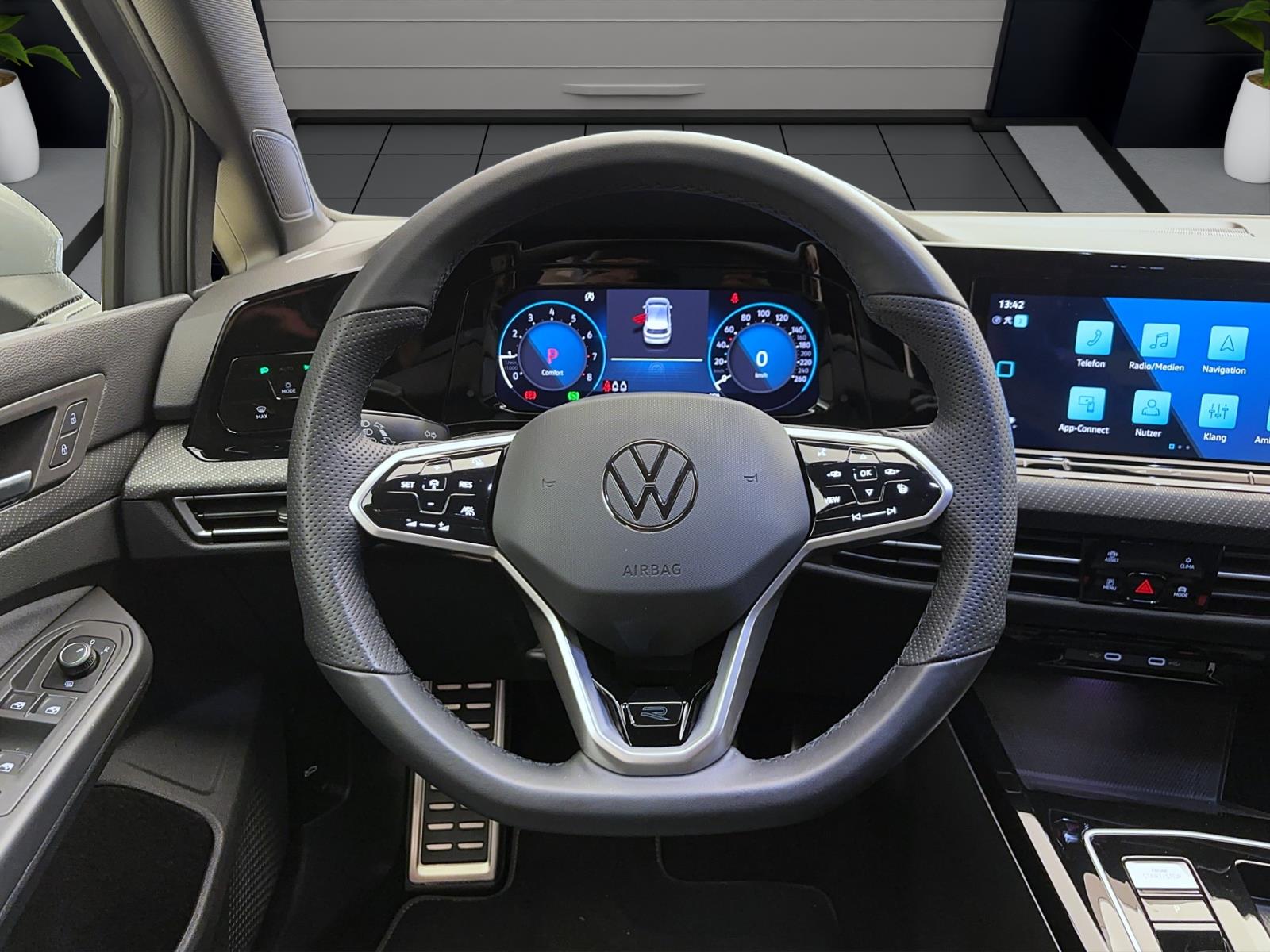 Volkswagen Golf 8 1.5 eTSI DSG R-LineAHK ACC PDC Kamera LED Navi Sitzhzg