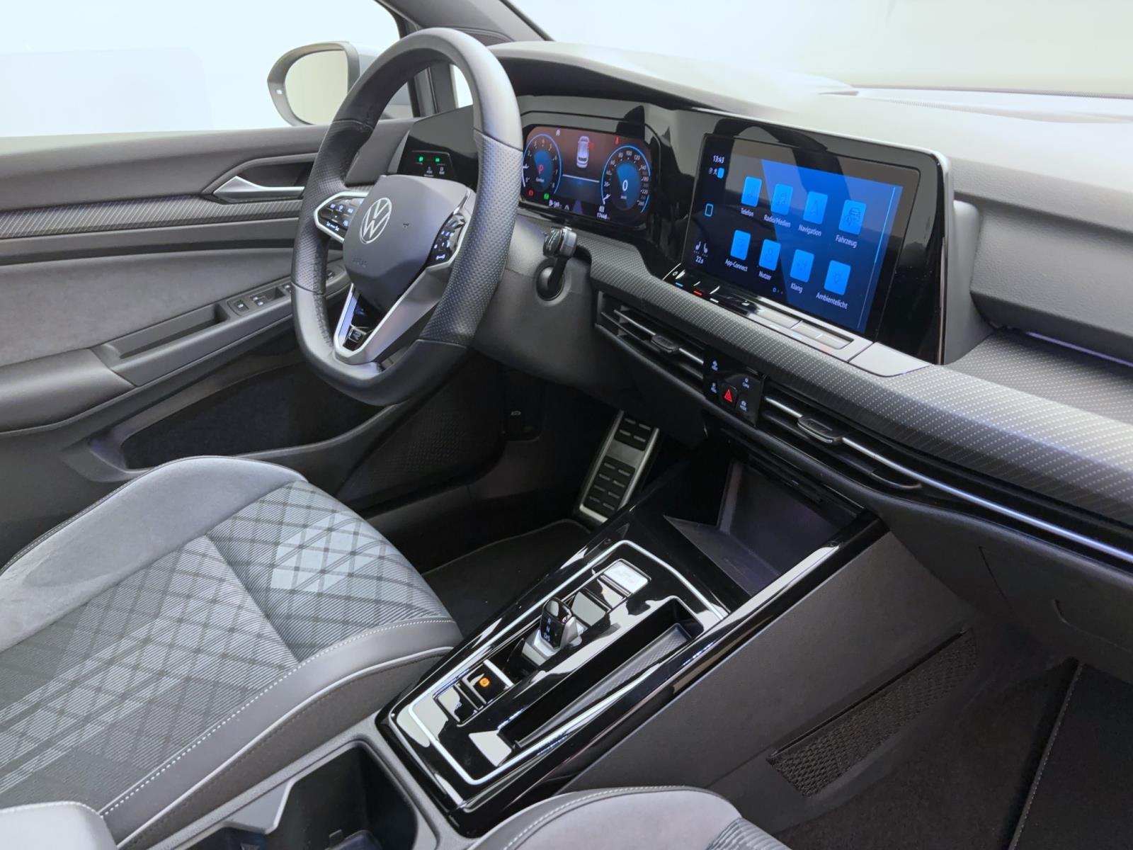 Volkswagen Golf 8 1.5 eTSI DSG R-LineAHK ACC PDC Kamera LED Navi Sitzhzg