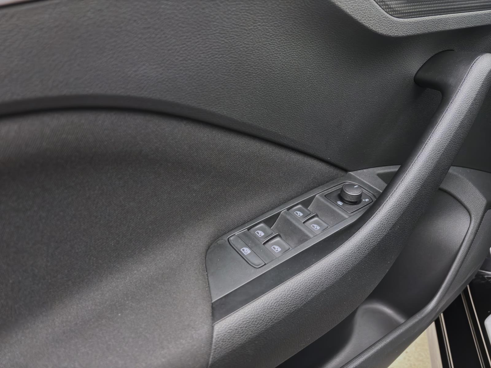 Skoda Kamiq 1.0 TSI DSG Tour AHK PDC Kamera LED Navi Sitzhzg
