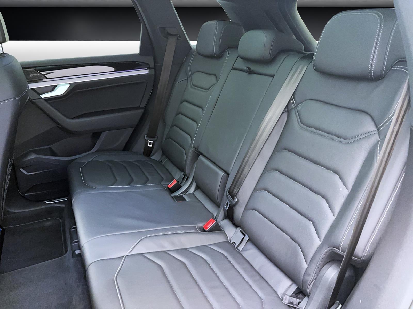 Volkswagen Touareg 3.0 TDI V6 Tiptronic 4M STANDHZG PANO AHK AREAVIEW