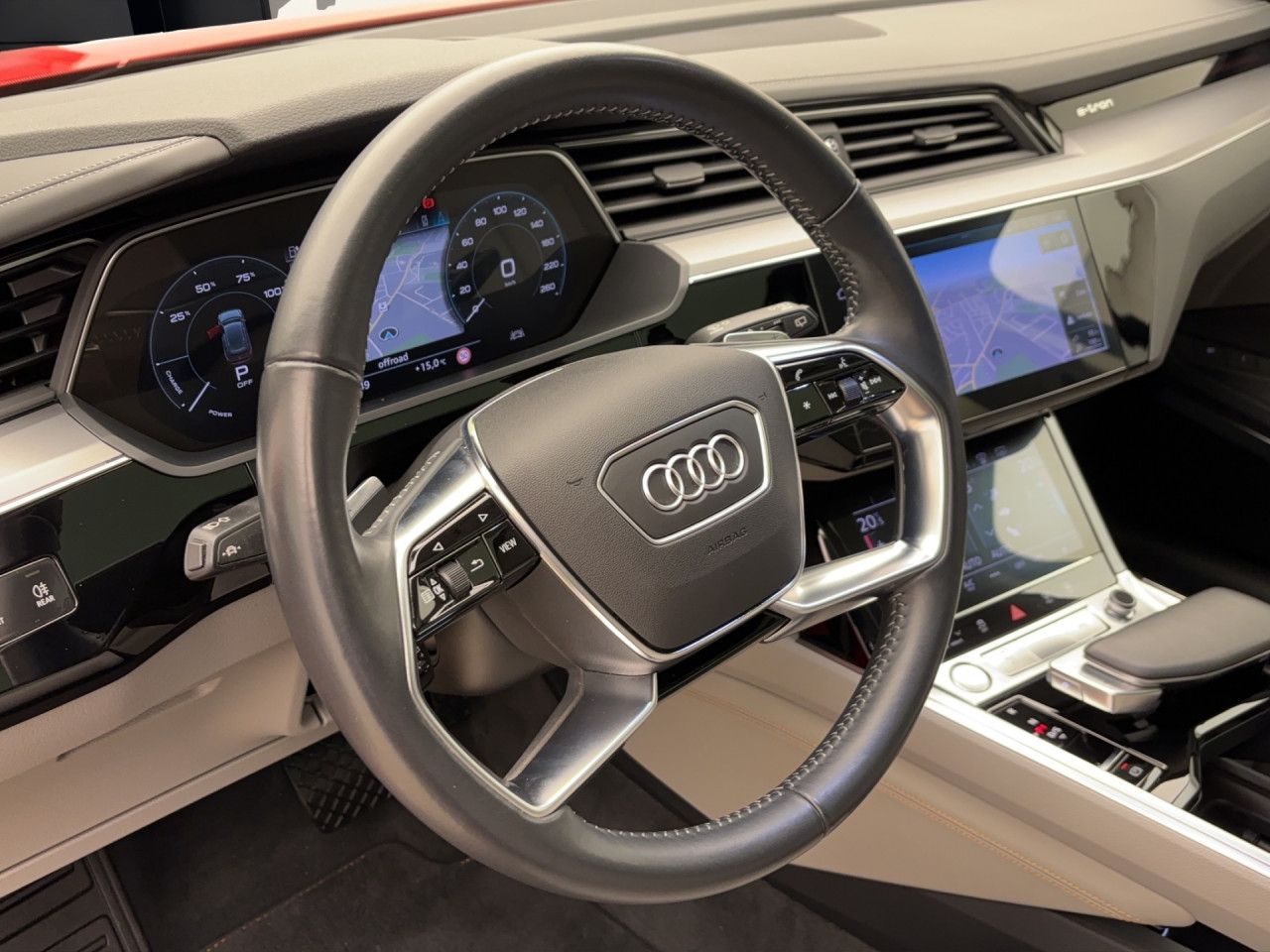 Audi e-tron 55 q. advancedAHK Pano 21Zoll