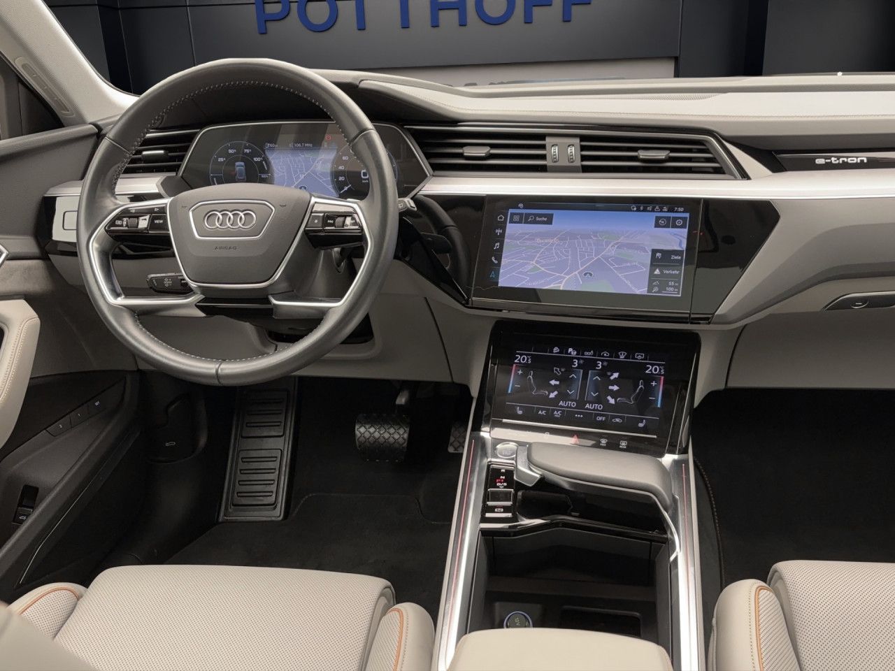 Audi e-tron 55 q. advancedAHK Pano 21Zoll