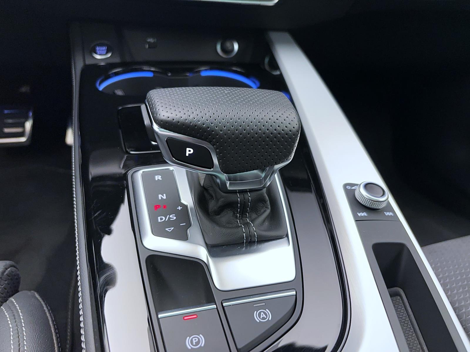 Audi A4 Avant 40 TDI S line AHK ACC Kamera Pano