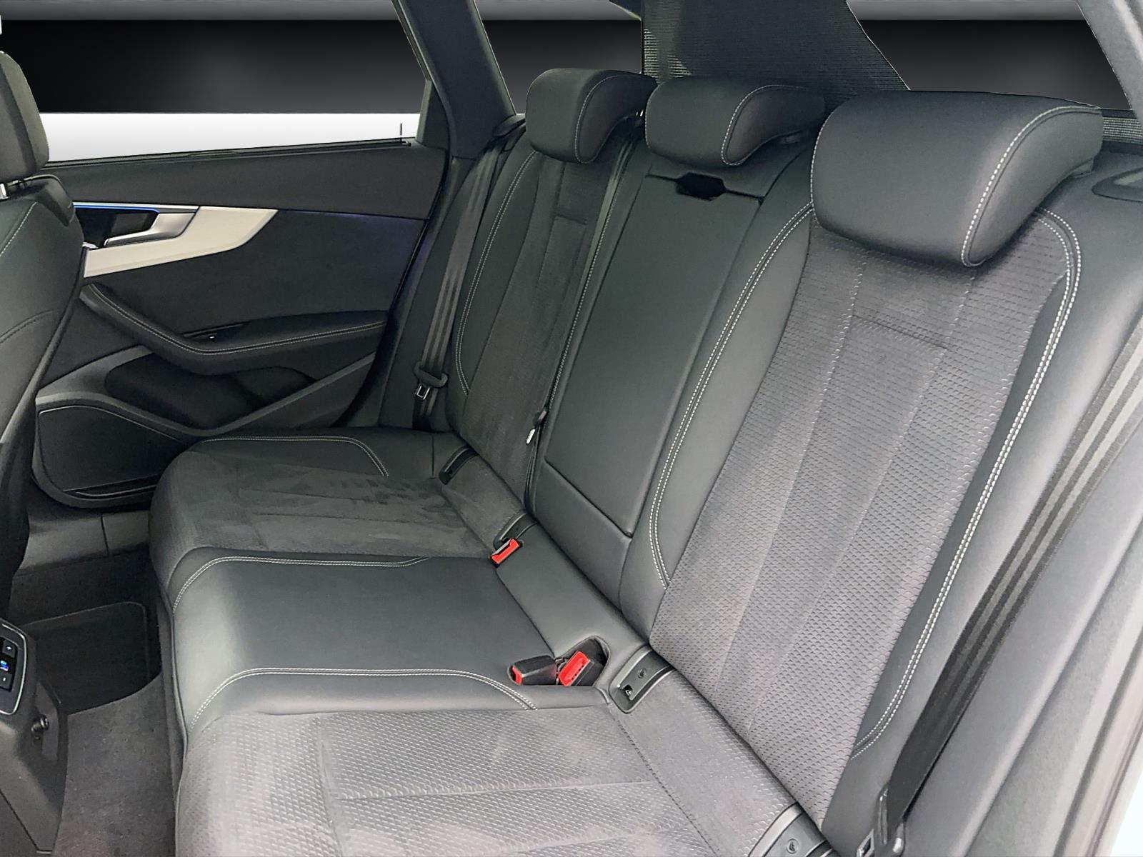 Audi A4 Avant 40 TDI S line AHK ACC Kamera Pano