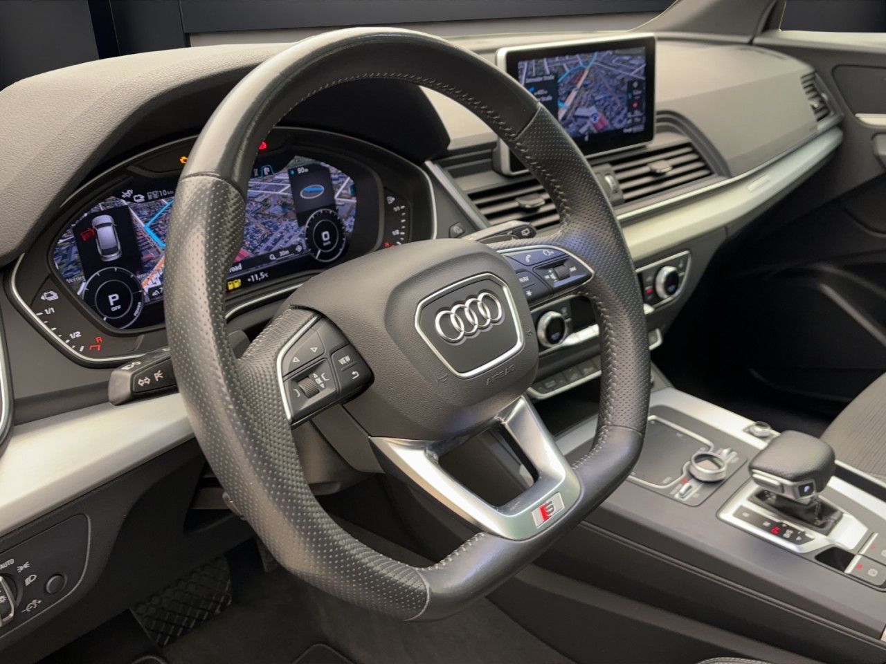 Audi Q5 50 TFSie q. sport S-lineMatrix Pano NaviPlus