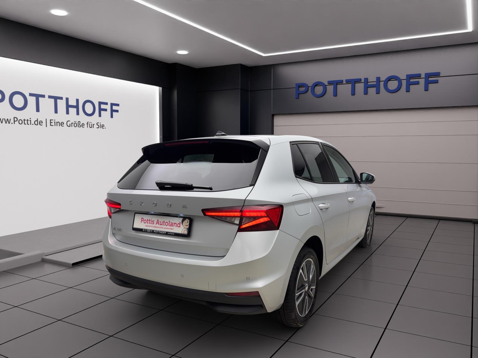 Skoda Fabia 1.0 TSI DSG Tour PDC Kamera LED Navi SmartLink Sitzhzg