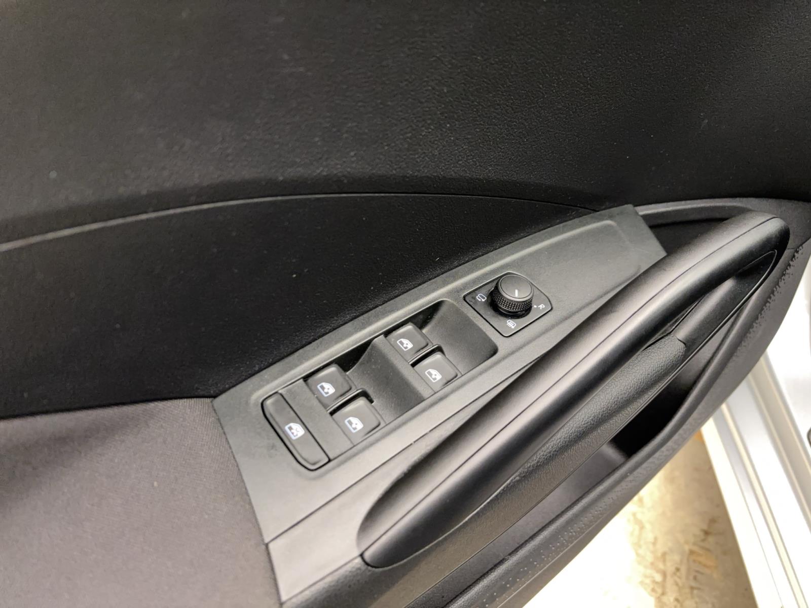 Skoda Fabia 1.0 TSI DSG Tour PDC Kamera LED Navi SmartLink Sitzhzg