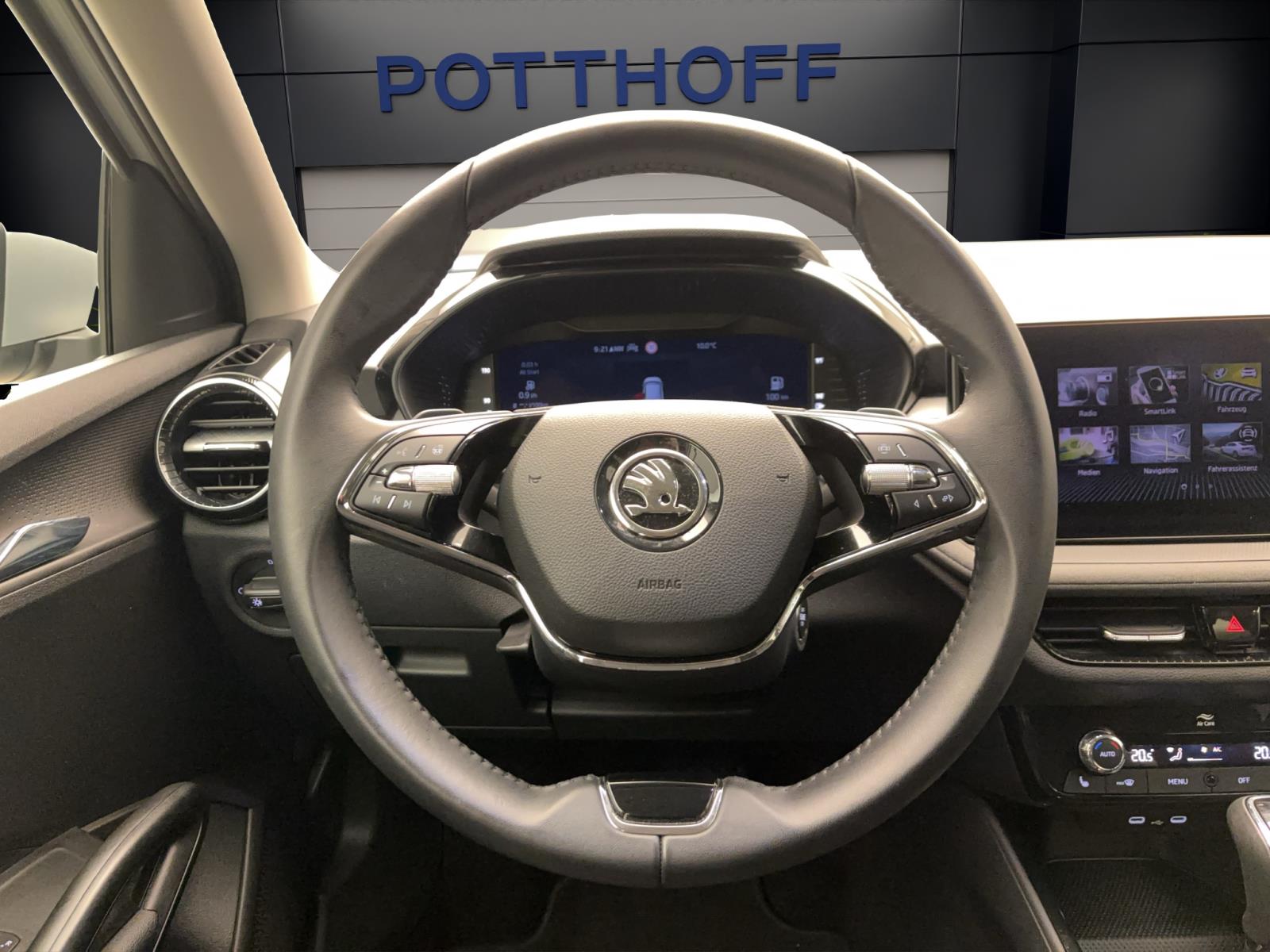 Skoda Fabia 1.0 TSI DSG Tour PDC Kamera LED Navi SmartLink Sitzhzg