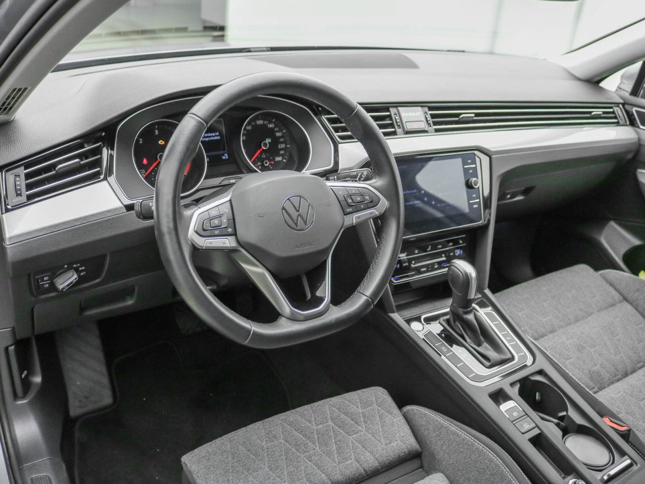Volkswagen Passat Variant 2.0 TDI DSG BusinessAHK ACC PDC LED Navi App-Connect