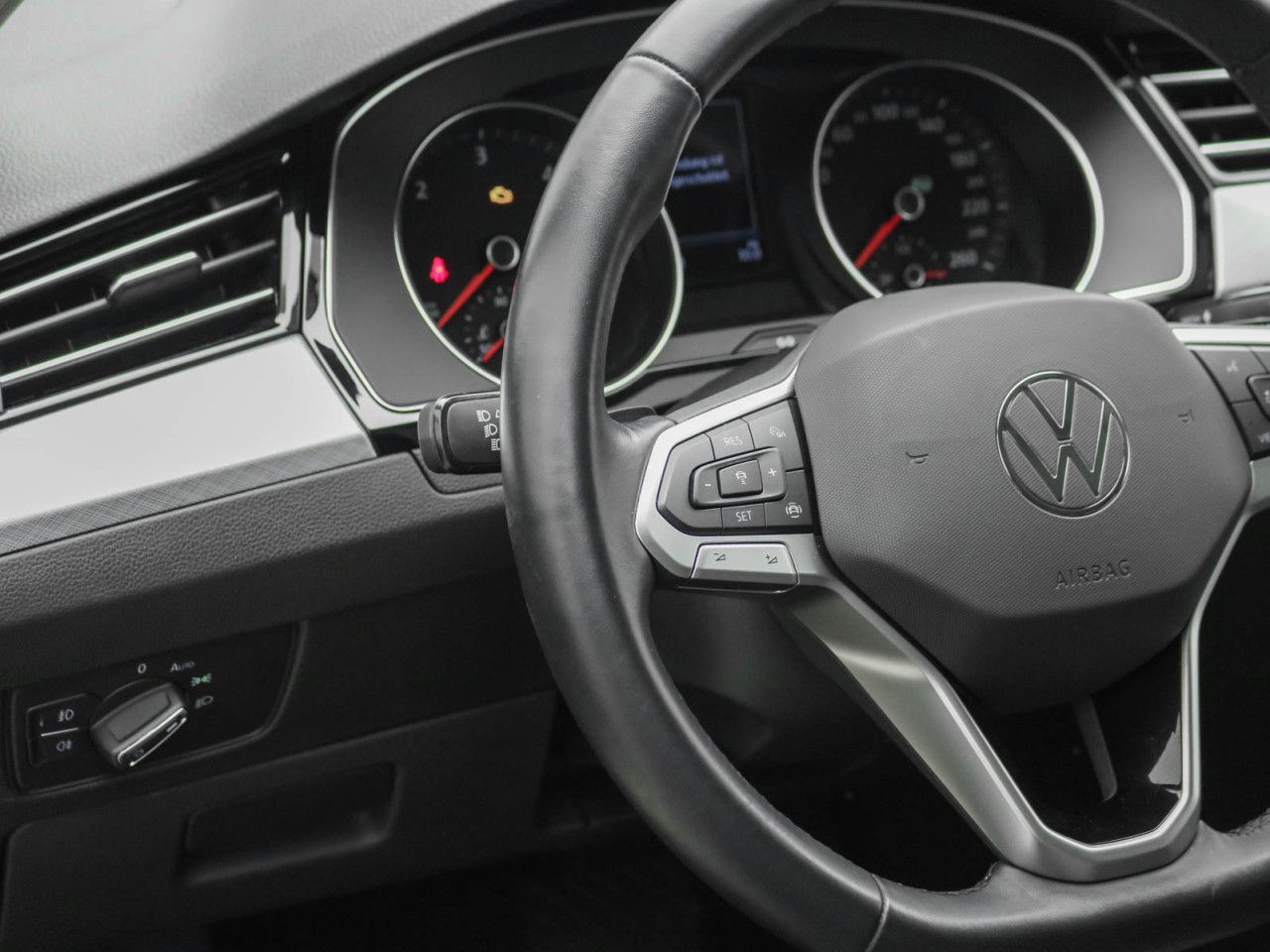 Volkswagen Passat Variant 2.0 TDI DSG BusinessAHK ACC PDC LED Navi App-Connect