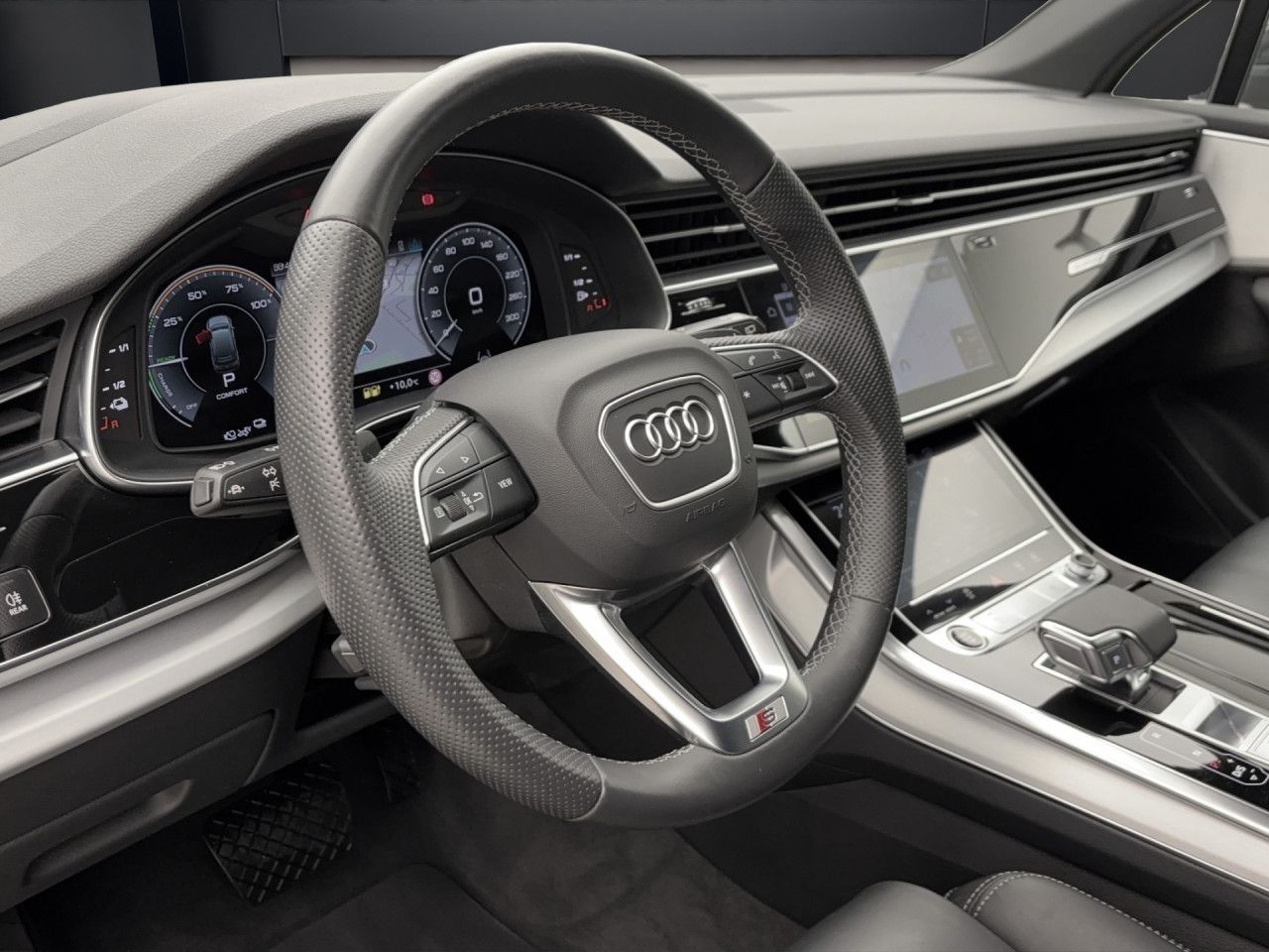 Audi Q7 55 TFSie q. S-lineAHK ACC HUD