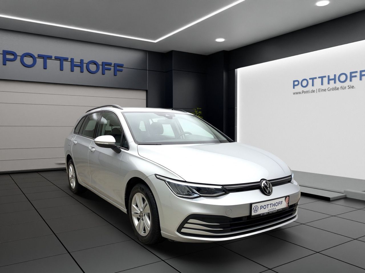 Volkswagen Golf Variant 8 1.0 TSI LifeNavi LED FrontAssist LaneAssist
