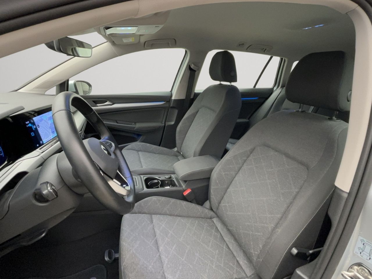 Volkswagen Golf Variant 8 1.0 TSI LifeNavi LED FrontAssist LaneAssist
