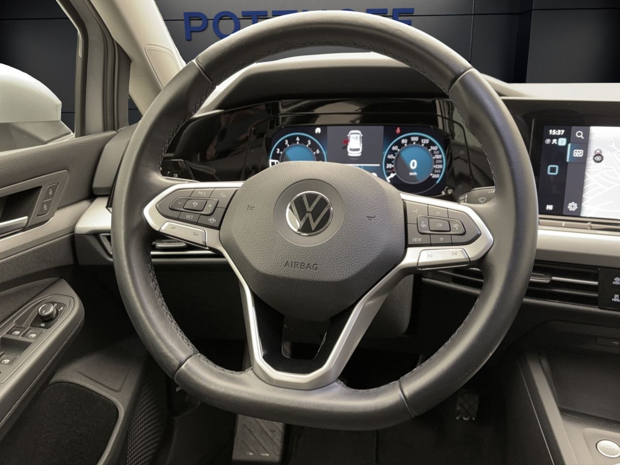 Volkswagen Golf Variant 8 1.0 TSI LifeNavi LED FrontAssist LaneAssist