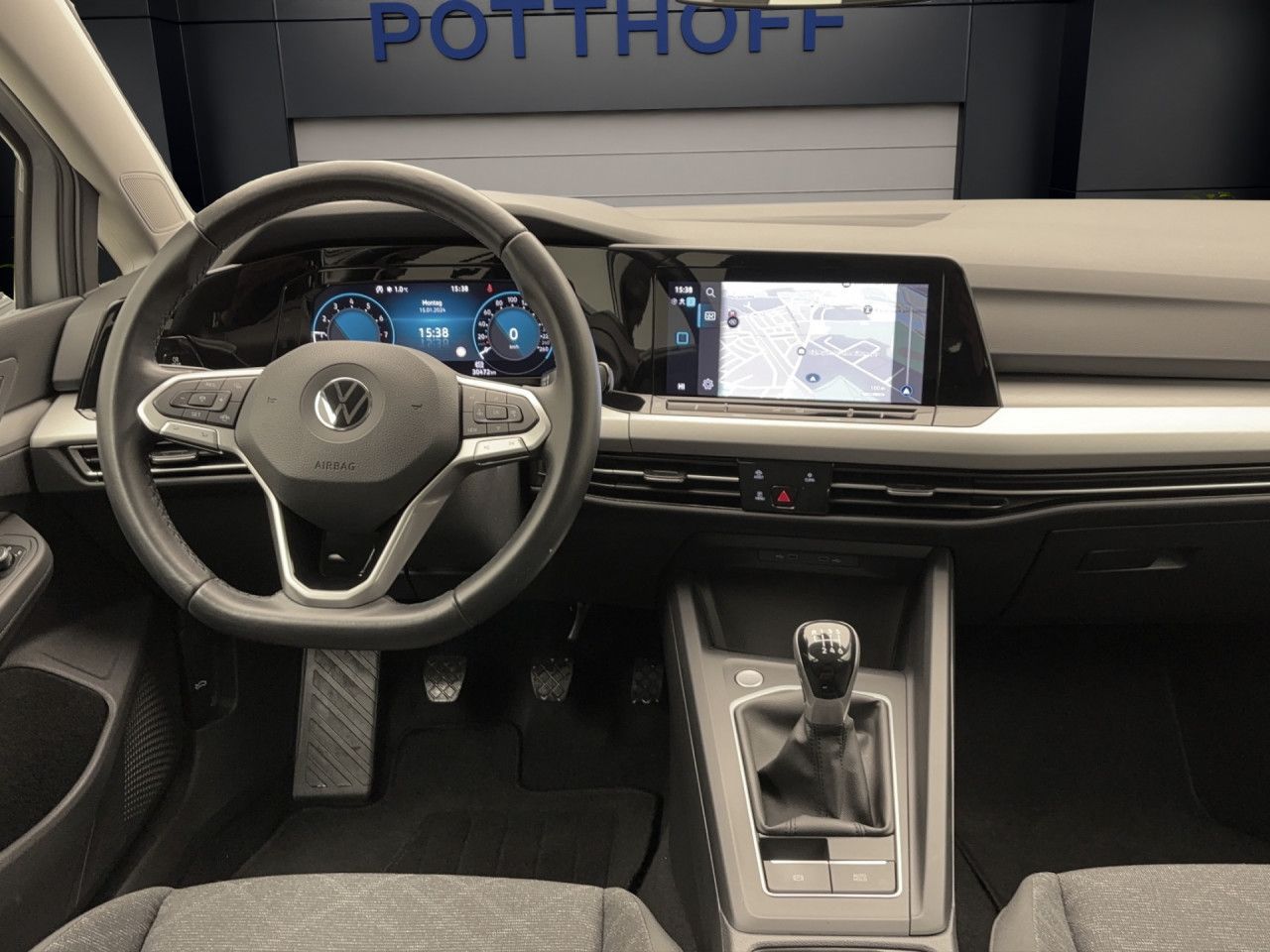 Volkswagen Golf Variant 8 1.0 TSI LifeNavi LED FrontAssist LaneAssist