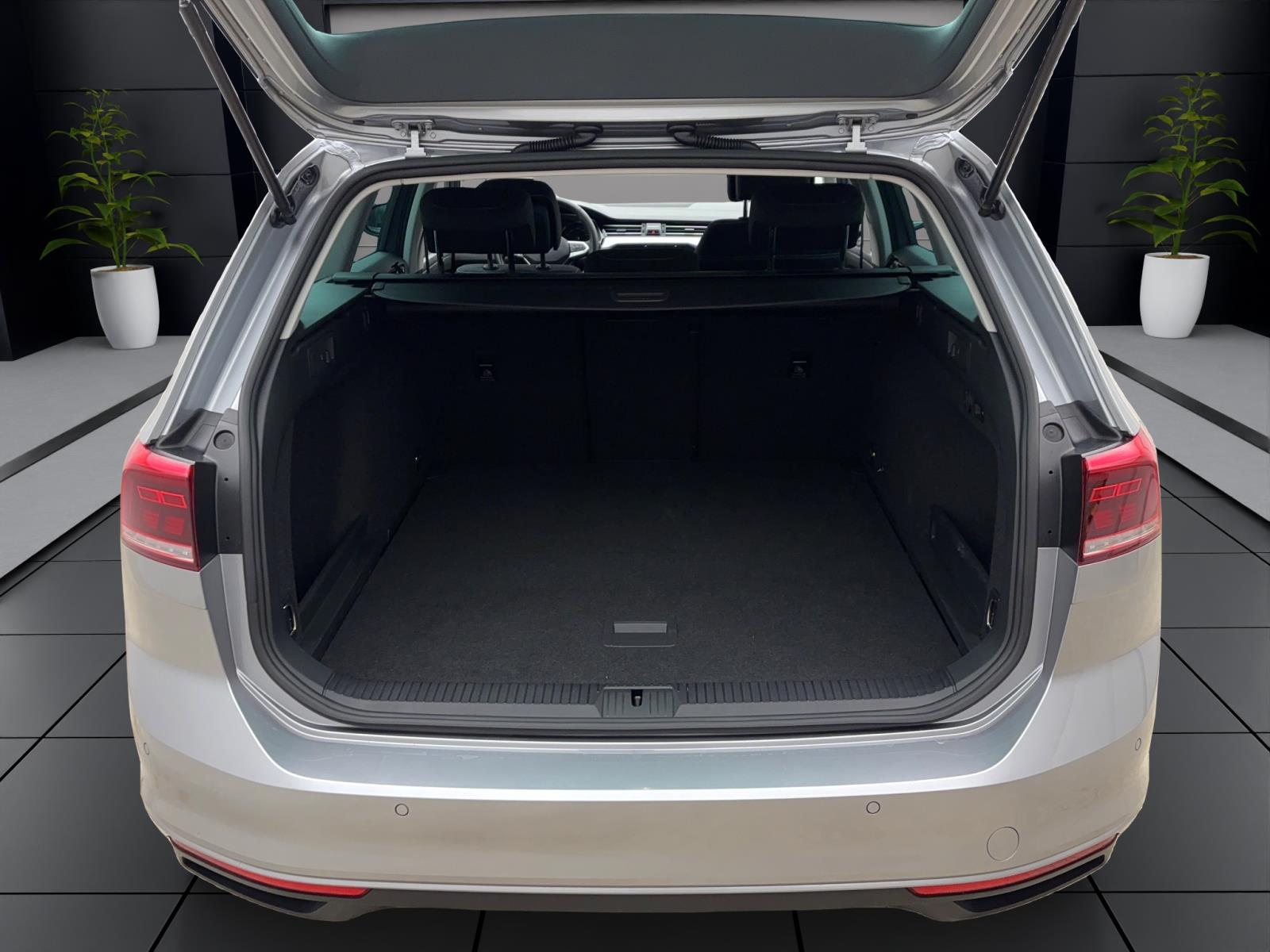 Volkswagen Passat Variant 1.5 TSI DSG BusinessNavi AHK ACC LED LaneAssist