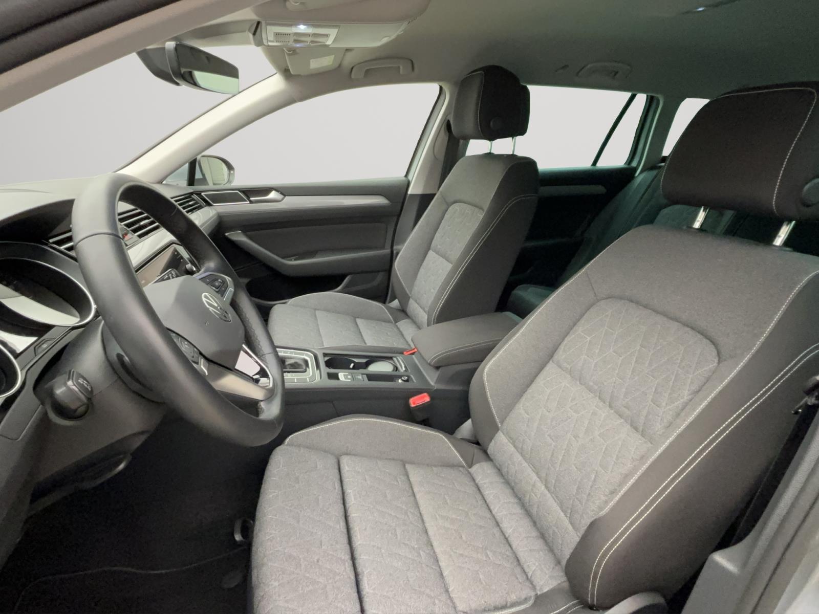 Volkswagen Passat Variant 1.5 TSI DSG BusinessNavi AHK ACC LED LaneAssist