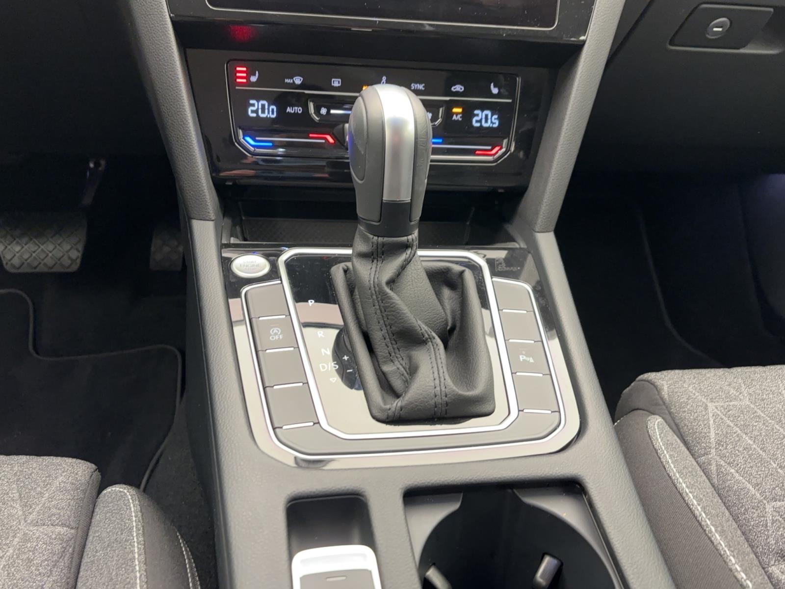 Volkswagen Passat Variant 1.5 TSI DSG BusinessNavi AHK ACC LED LaneAssist