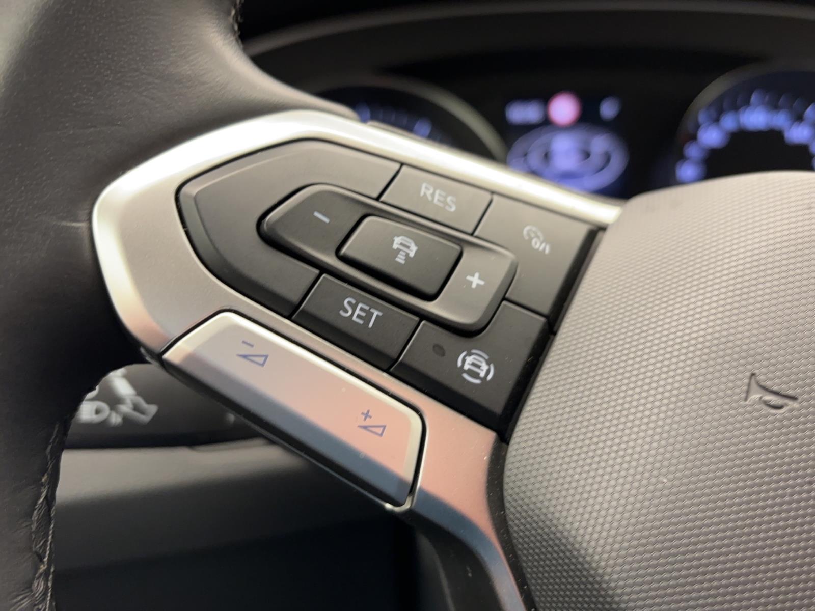 Volkswagen Passat Variant 1.5 TSI DSG BusinessNavi AHK ACC LED LaneAssist