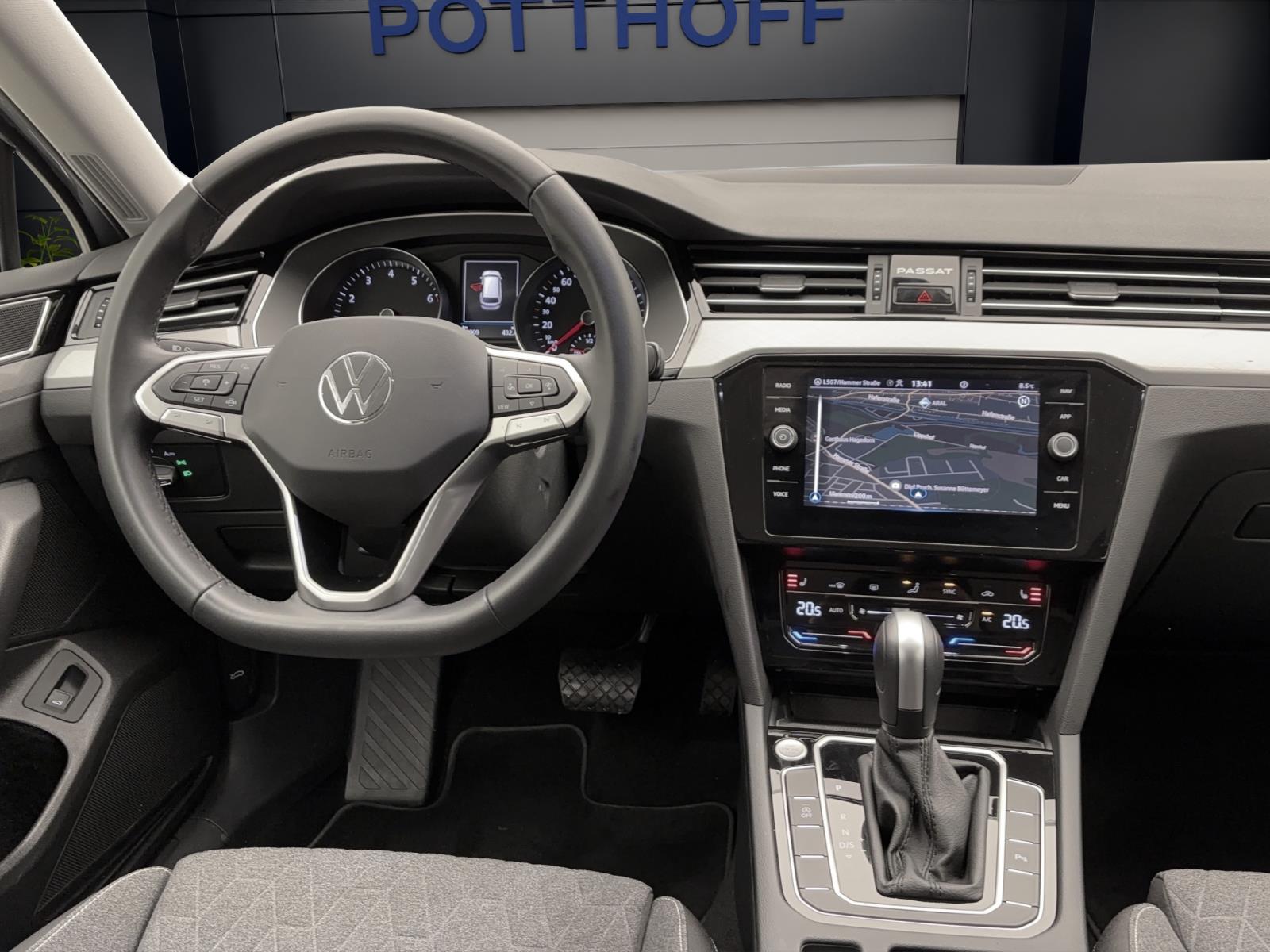 Volkswagen Passat Variant 1.5 TSI DSG Business Navi AHK ACC LED Sitzhzg