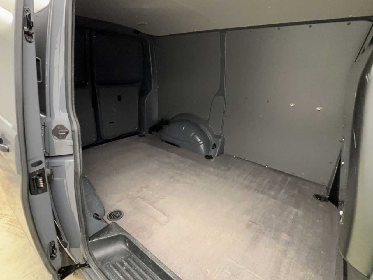 Volkswagen T6.1 Transporter Kasten 2,0 TDI Navi/AHK/Klima
