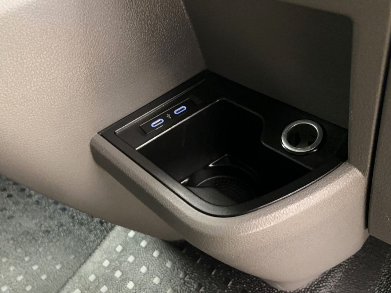 Volkswagen T6.1 Transporter Kasten 2,0 TDI Navi/AHK/Klima