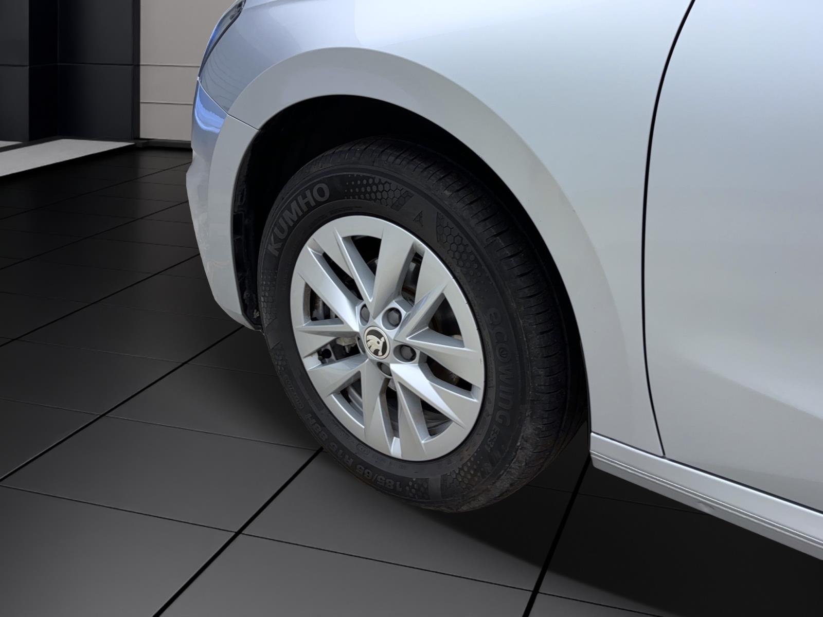 Skoda Fabia 1.0 MPI ActivePDC LED SmartLink Klima 15Alu