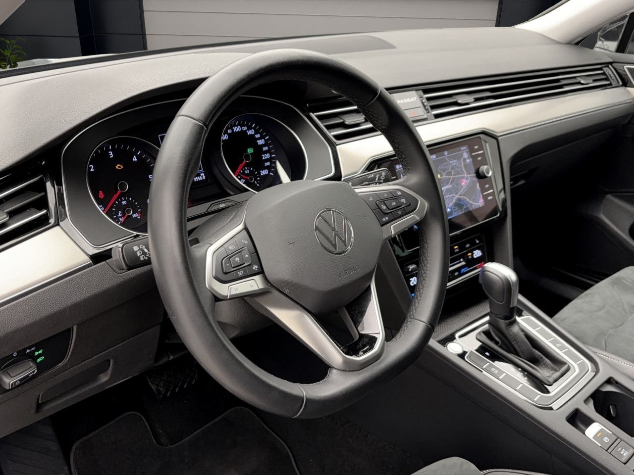 Volkswagen Passat Variant 2.0 TDI DSG Elegance Navi AHK LED RearView Sitzhzg