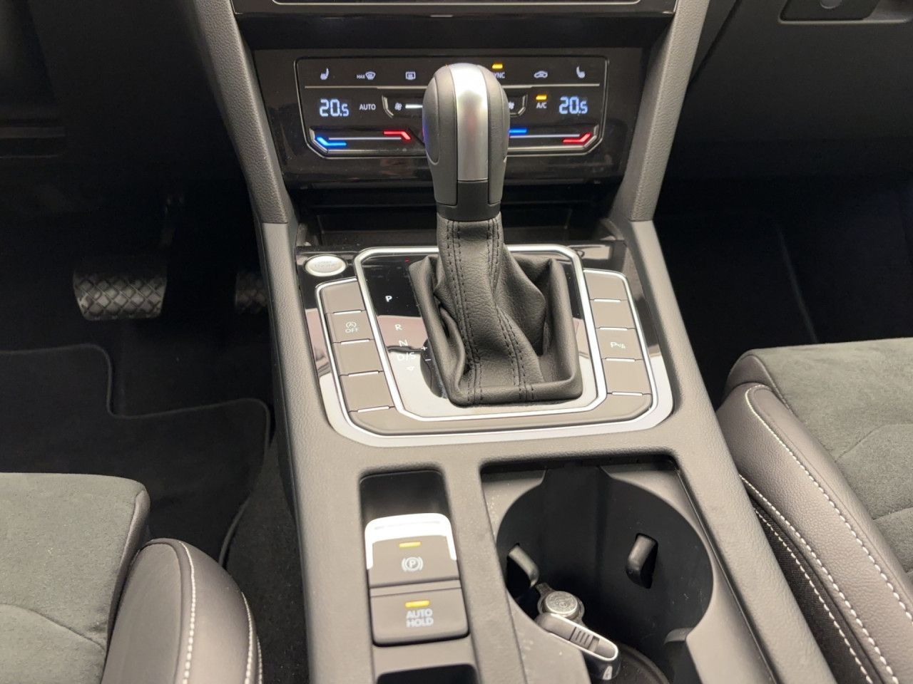 Volkswagen Passat Variant 2.0 TDI DSG Elegance Navi AHK LED RearView Sitzhzg