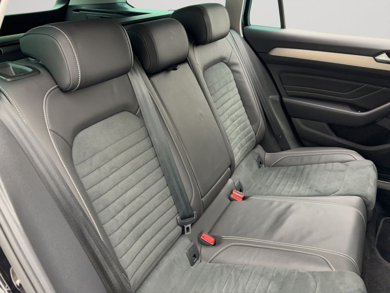 Volkswagen Passat Variant 2.0 TDI DSG Elegance Navi AHK LED RearView Sitzhzg
