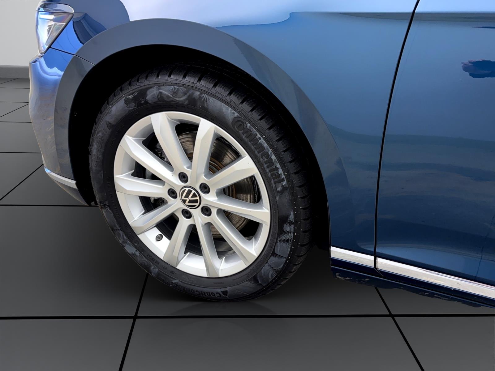 Volkswagen Passat Variant 2.0 TDI DSG Elegance AHK ACC PDC Kamera IQ.Light Navi