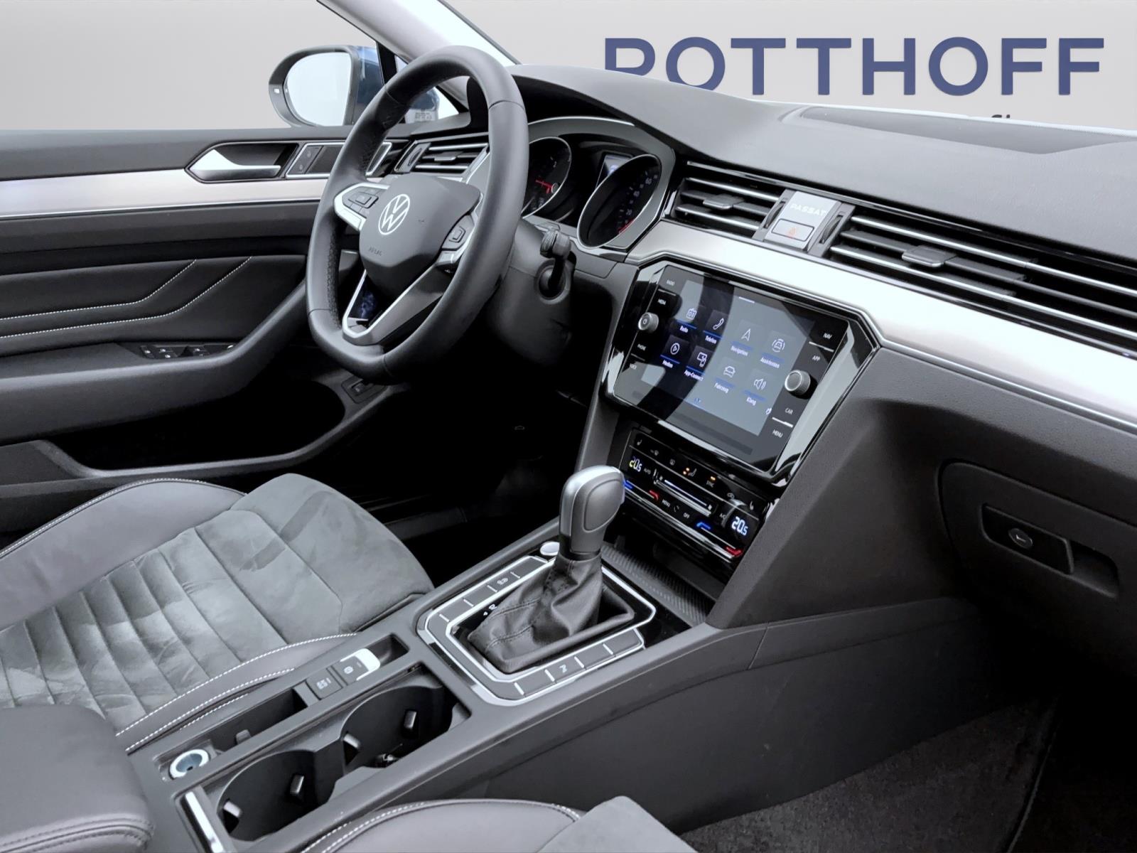 Volkswagen Passat Variant 2.0 TDI DSG Elegance AHK ACC PDC Kamera IQ.Light Navi