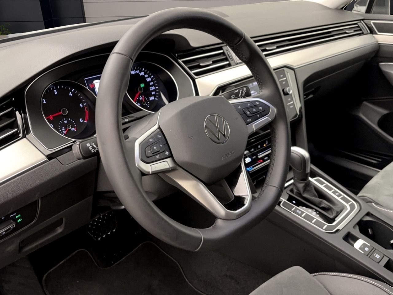 Volkswagen Passat Variant 2.0 TDI DSG Elegance Navi AHK ACC IQ.Light RearView