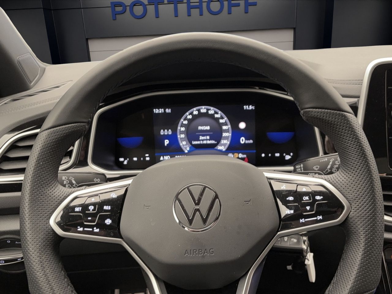 Volkswagen T-Roc 2.0 TDI DSG R-Line Navi AHK LED+ RearView