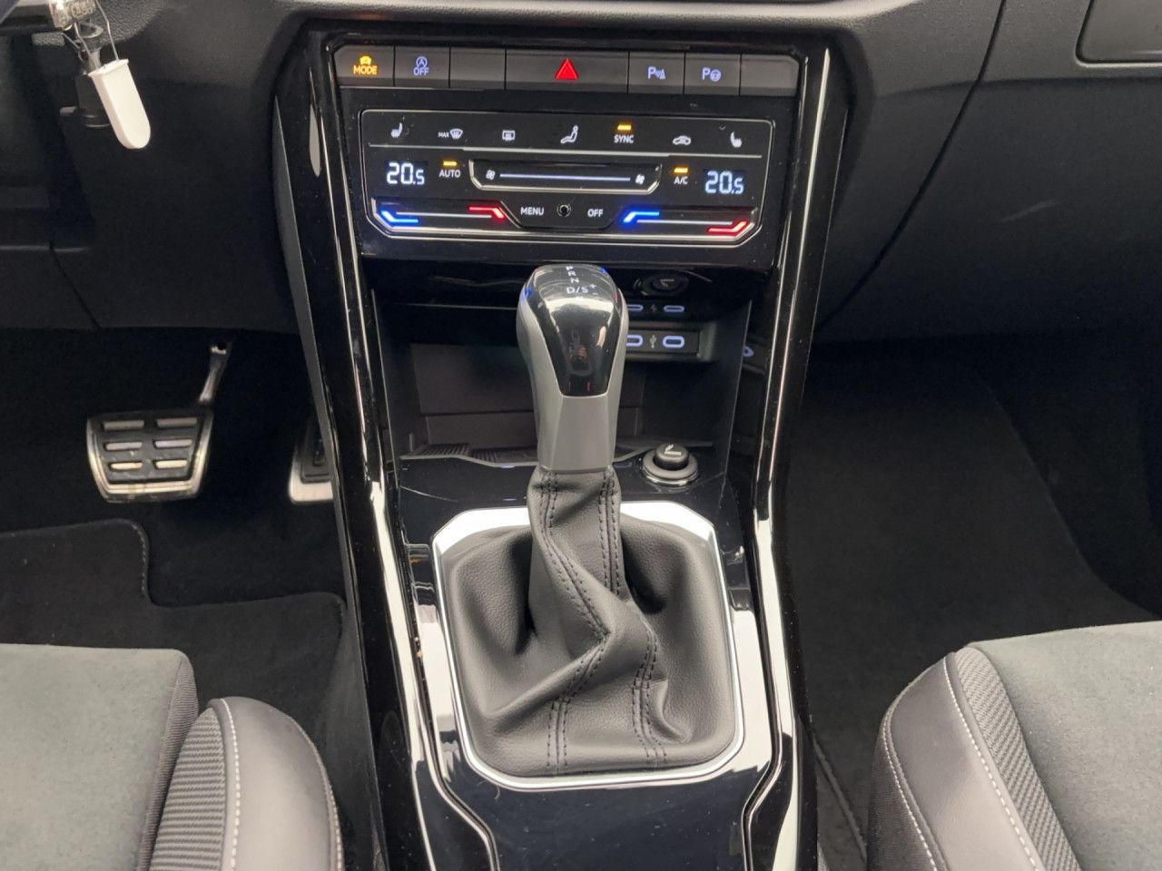 Volkswagen T-Roc 2.0 TDI DSG R-Line Navi AHK LED+ RearView