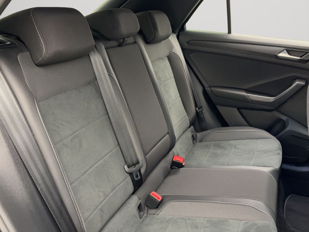 Volkswagen T-Roc 2.0 TDI DSG R-Line Navi AHK LED+ RearView