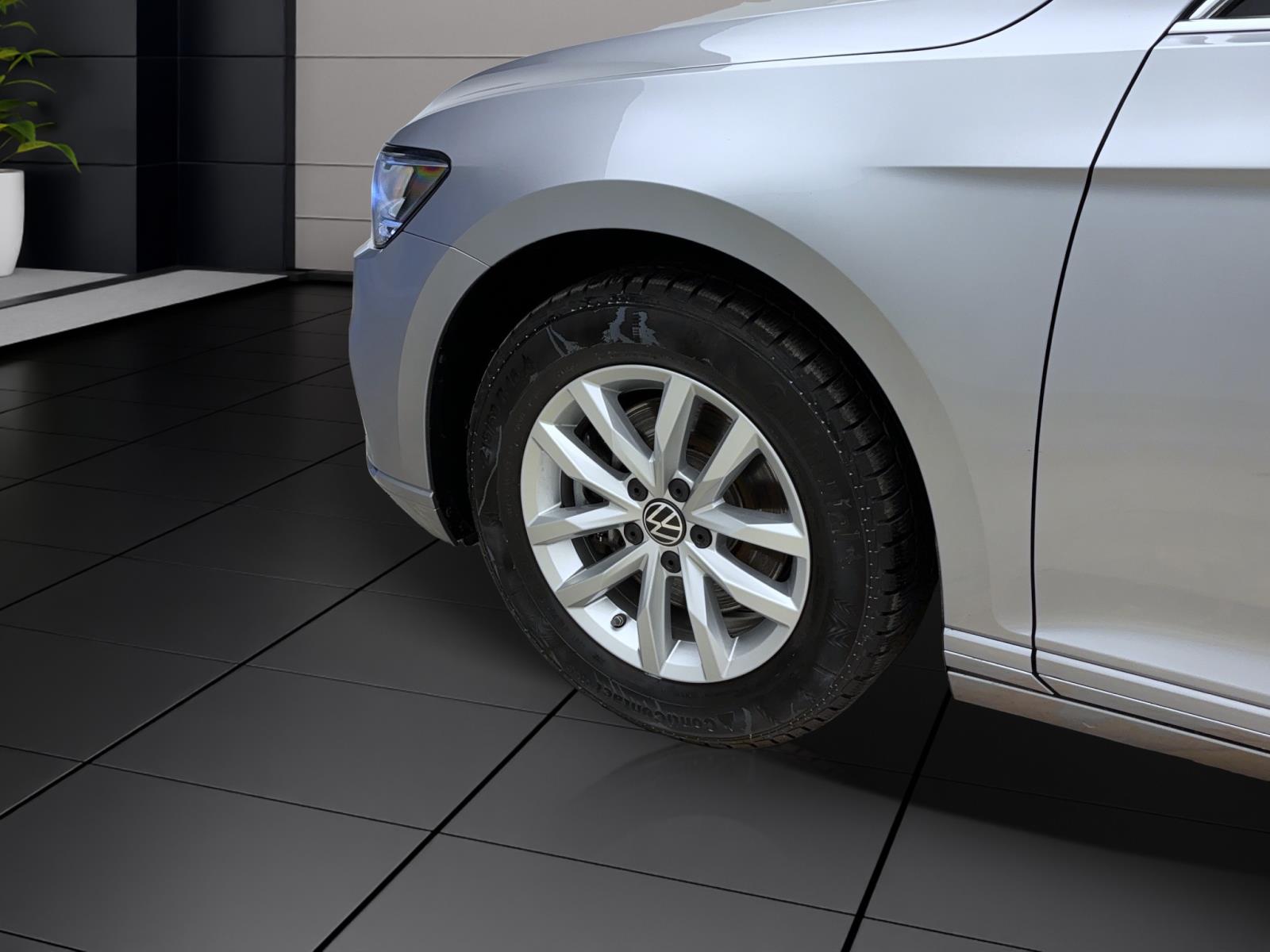 Volkswagen Passat Variant 1.5 TSI DSG Business Navi AHK ACC LED Sitzhzg